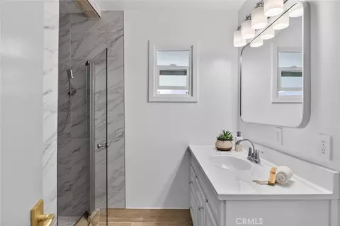 Bath - 6433 Creemore Ln, Tujunga, CA 91042 photo 3 of 4