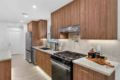 Kitchen - 6433 Creemore Ln, Tujunga, CA 91042 photo 5 of 8