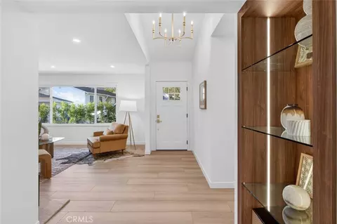 Entry Way - 6433 Creemore Ln, Tujunga, CA 91042 photo 2 of 4