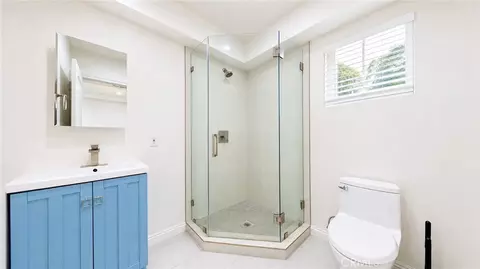 Bath - 6850 Quinton Ln, Tujunga, CA 91042 photo 1 of 2