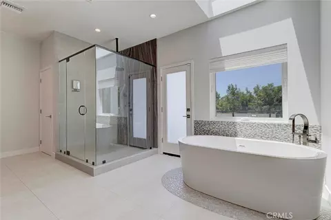 Bath - 523 E Fairmount, Burbank, CA 91501 photo 10 of 11