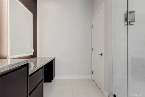 Bath - 523 E Fairmount, Burbank, CA 91501 photo 9 of 11