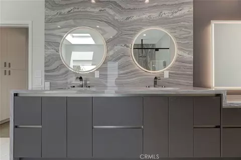 Bath - 523 E Fairmount, Burbank, CA 91501 photo 8 of 11