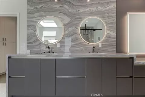 Bath - 523 E Fairmount, Burbank, CA 91501 photo 8 of 11