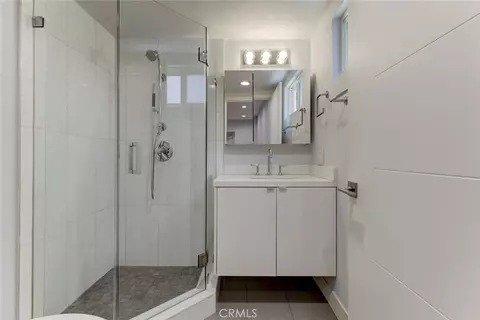 Bath - 523 E Fairmount, Burbank, CA 91501 photo 2 of 11