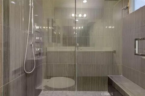 Bath - 523 E Fairmount, Burbank, CA 91501 photo 4 of 11