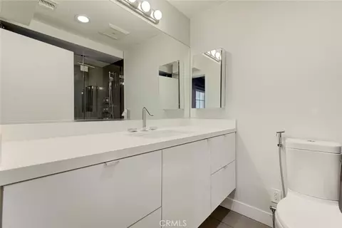 Bath - 523 E Fairmount, Burbank, CA 91501 photo 3 of 11