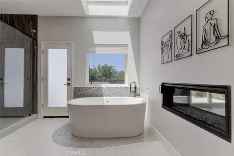 Bath - 523 E Fairmount, Burbank, CA 91501 photo 5 of 11