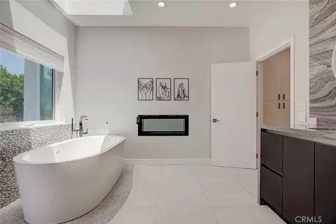Bath - 523 E Fairmount, Burbank, CA 91501 photo 11 of 11
