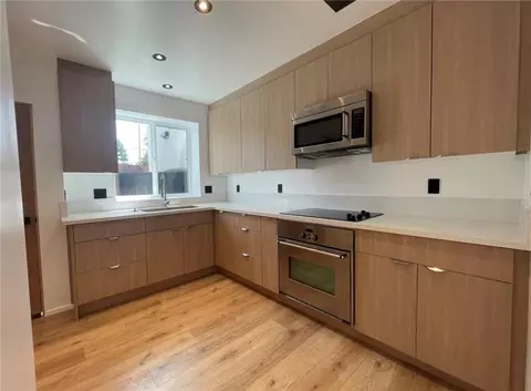 1713 W Alameda Ave, Burbank, CA 91506