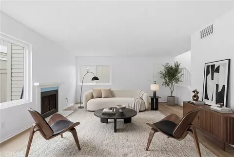 22137 Burbank #3, Woodland Hills, CA 91367