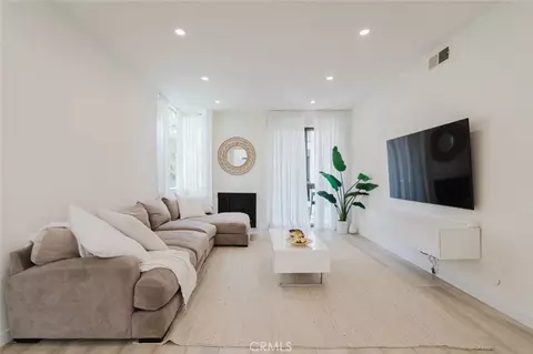 1305 N Columbus Ave #204, Glendale, CA 91202