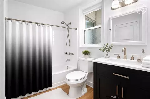 Bath - 10603 Fernglen Ave, Tujunga, CA 91042 photo 1 of 2