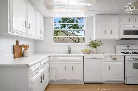 Kitchen - 10603 Fernglen Ave, Tujunga, CA 91042 photo 1 of 2