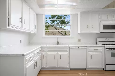 Kitchen - 10603 Fernglen Ave, Tujunga, CA 91042 photo 2 of 2