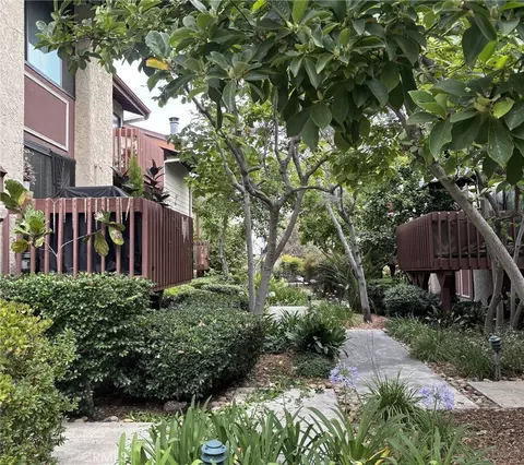 13942 Oxnard St, Van Nuys, CA 91401