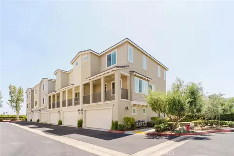 2735 Meyer Ln, Pomona, CA 91767