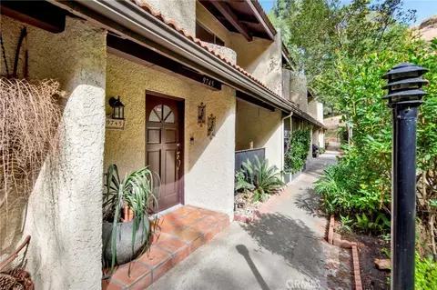 9745 Via Roma, Burbank, CA 91504