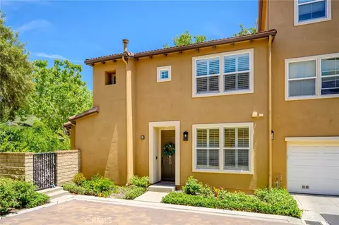 27063 Fairway Ln, Valencia, CA 91381
