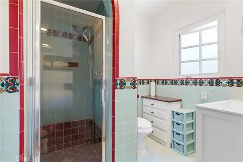 Bath - 1102 Olmsted Dr, Glendale, CA 91202 photo 4 of 8