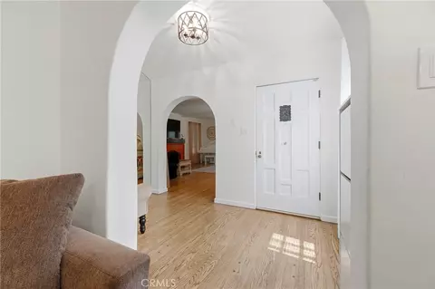 Entry Way - 1102 Olmsted Dr, Glendale, CA 91202 photo 3 of 7