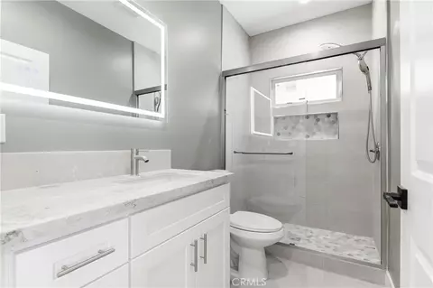 Bath - 1102 Olmsted Dr, Glendale, CA 91202 photo 7 of 8