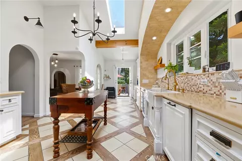 Kitchen - 1102 Olmsted Dr, Glendale, CA 91202 photo 3 of 8