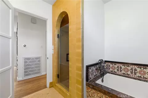 Bath - 1102 Olmsted Dr, Glendale, CA 91202 photo 3 of 8
