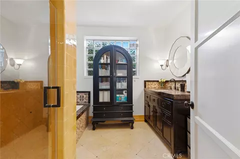 Bath - 1102 Olmsted Dr, Glendale, CA 91202 photo 1 of 8