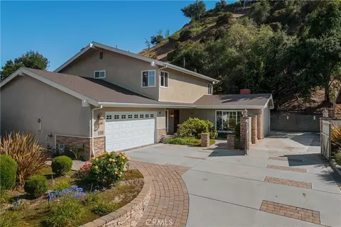 900 Chudleigh Ln, Glendale, CA 91207