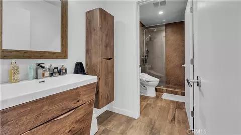 Bath - 320 E Stocker #304, Glendale, CA 91207 photo 2 of 3
