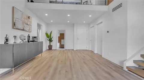 Entry Way - 320 E Stocker #304, Glendale, CA 91207 photo 2 of 6