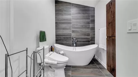 Bath - 320 E Stocker #304, Glendale, CA 91207 photo 3 of 3