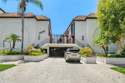 14332 Dickens St #25, Sherman Oaks, CA 91423