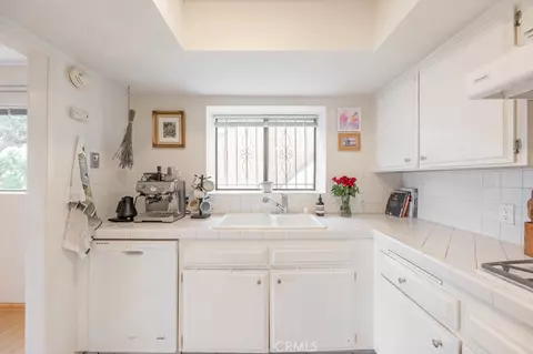 Kitchen - 1350 E Tujunga, Burbank, CA 91501 photo 4 of 4
