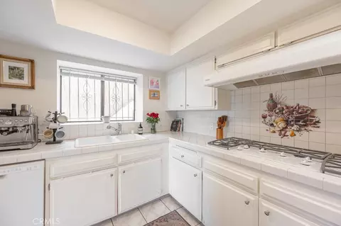 Kitchen - 1350 E Tujunga, Burbank, CA 91501 photo 1 of 4