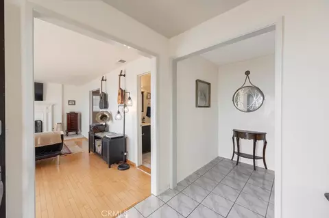 Entry Way - 1350 E Tujunga, Burbank, CA 91501 photo 3 of 6