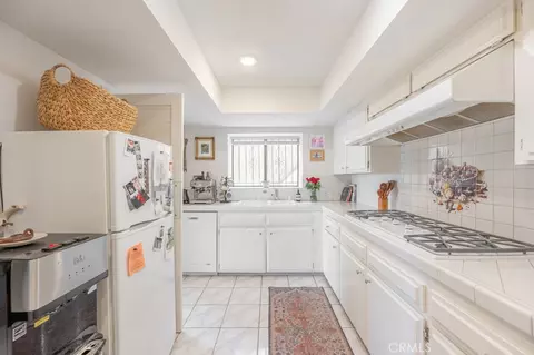 Kitchen - 1350 E Tujunga, Burbank, CA 91501 photo 2 of 4