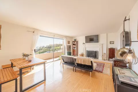 Living - 1350 E Tujunga, Burbank, CA 91501 photo 4 of 6
