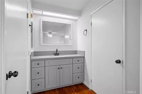 Bath - 10119 Pinewood Ave #207, Tujunga, CA 91042 photo 1 of 4