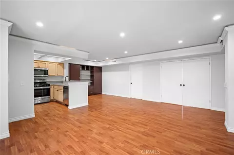 Living - 10119 Pinewood Ave #207, Tujunga, CA 91042 photo 3 of 5
