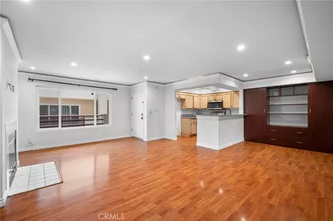 Living - 10119 Pinewood Ave #207, Tujunga, CA 91042 photo 4 of 5