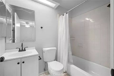 Bath - 10119 Pinewood Ave #207, Tujunga, CA 91042 photo 4 of 4