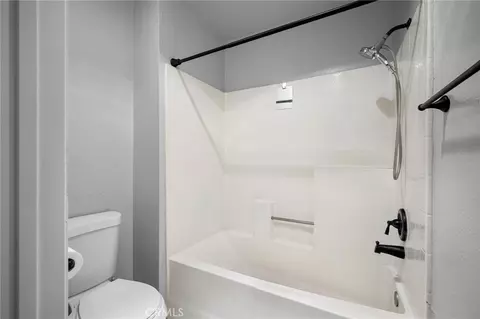 Bath - 10119 Pinewood Ave #207, Tujunga, CA 91042 photo 2 of 4