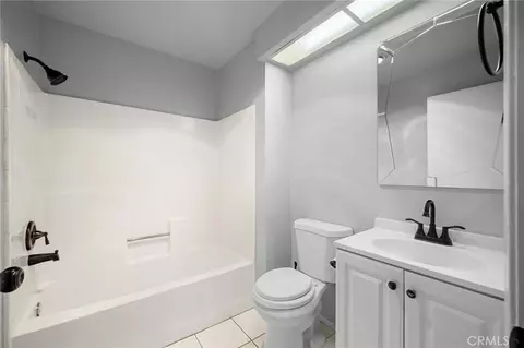 Bath - 10119 Pinewood Ave #207, Tujunga, CA 91042 photo 3 of 4