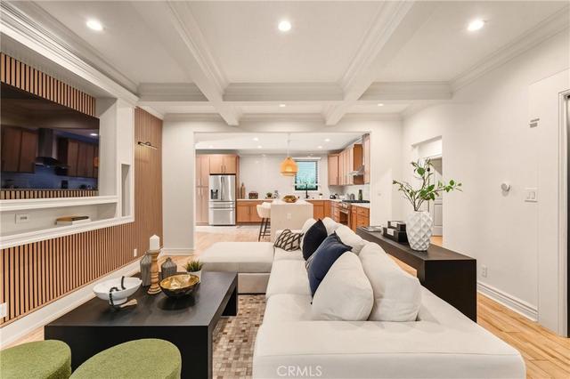 5558 Edgewood Pl, Los Angeles, CA 90019