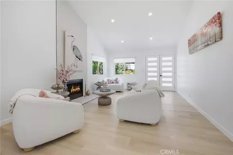 Living - 9620 Alene, Tujunga, CA 91042 photo 2 of 3