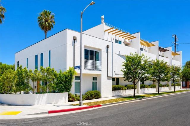 11490 Cumpston St, North Hollywood, CA 91601