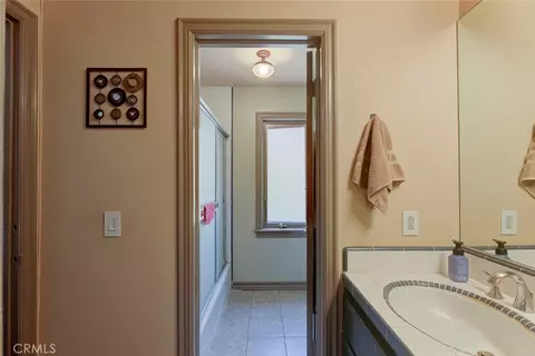 Bath - 1663 Vista, Glendale, CA 91201 photo 7 of 7