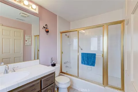 Bath - 1663 Vista, Glendale, CA 91201 photo 2 of 7